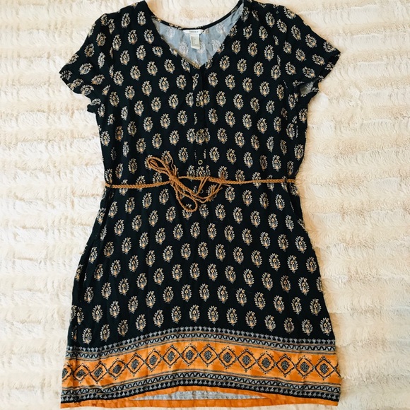 Forever 21 Tops - 2 for $15, 3 for $20 ⭐️ tunic top with belt